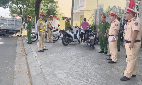 Cảnh sát giao thông Đà Nẵng đồng loạt ra quân xử lý vi phạm giao thông